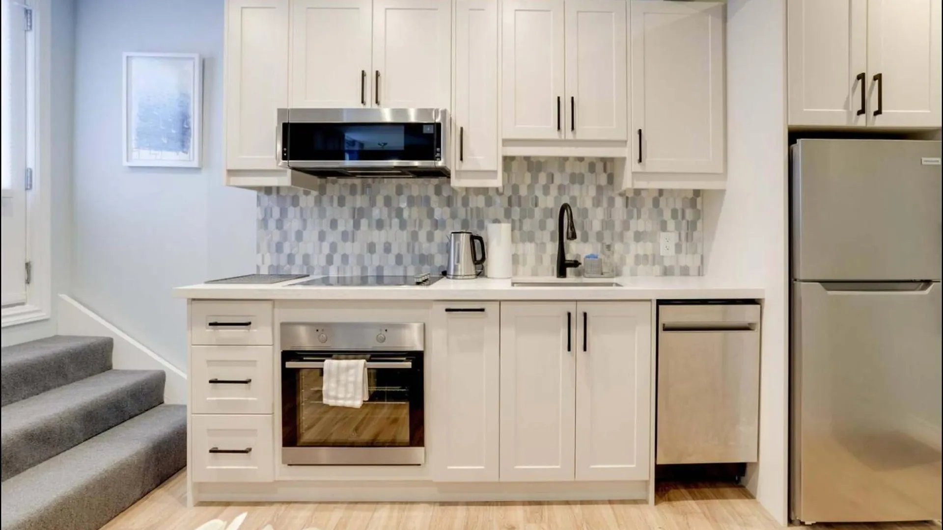 Casa Hotel Stylish Suite With Patio In Leslieville Toronto