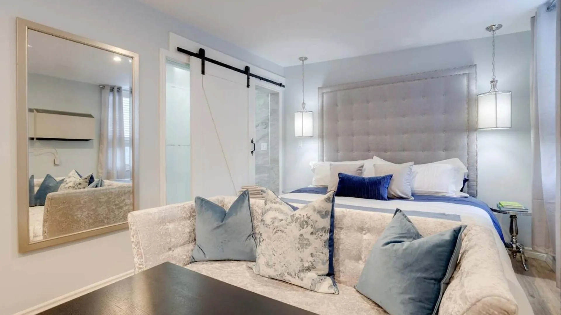Casa Hotel Stylish Suite With Patio In Leslieville Τορόντο