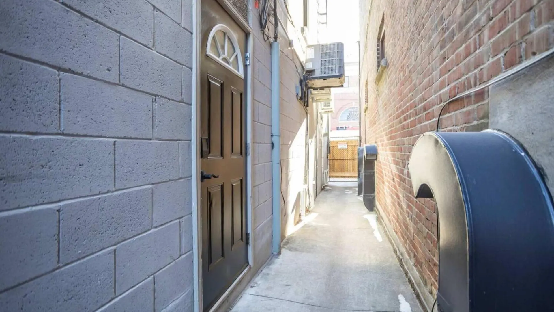 Casa Hotel Stylish Suite With Patio In Leslieville Τορόντο